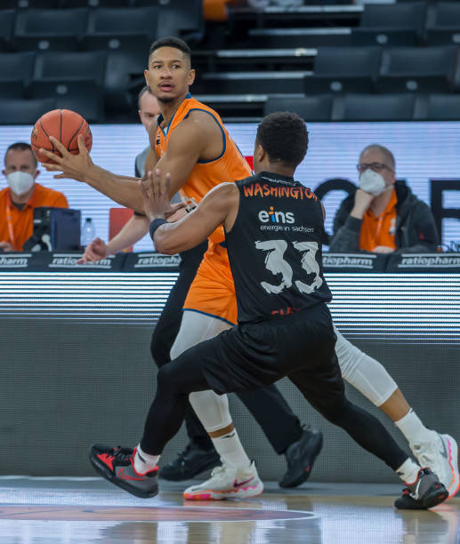 勇士队则依 勇士队则依